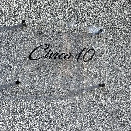 Civico 10 * Тирано